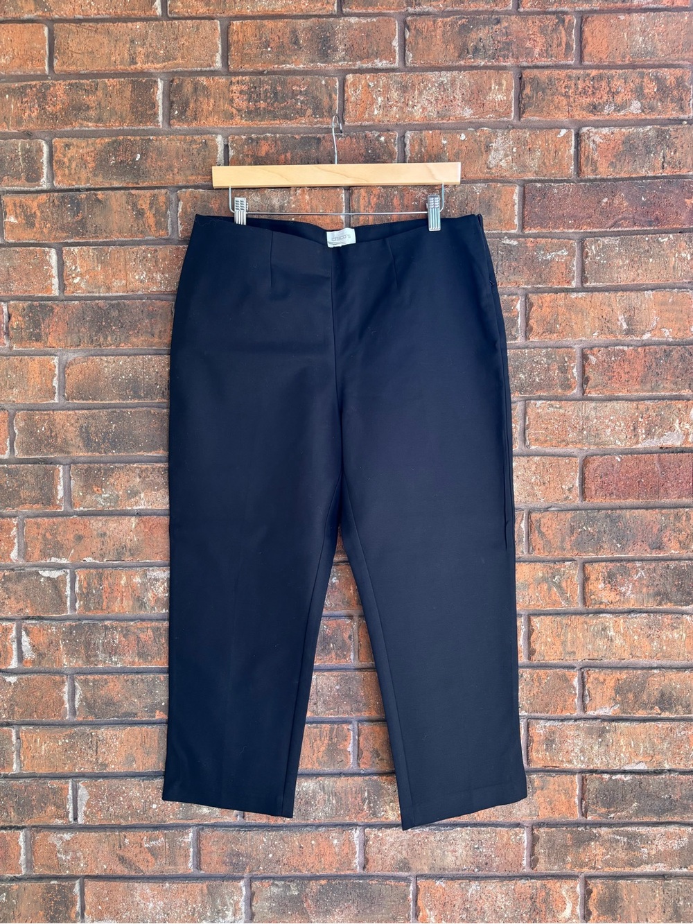 Chico's Black Cropped Trousers